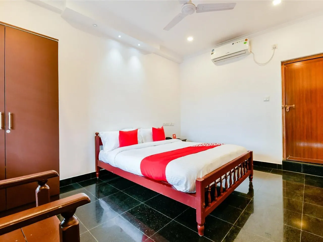 Hotel Vattekkad Tourist Home Kochi